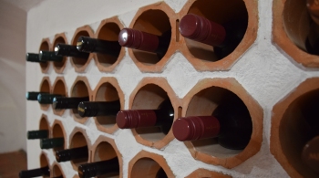 Vabilo na promocijski dogodek in degustacijo goričkih vin v obnovljeni vinski kleti Dvorca Rakičan